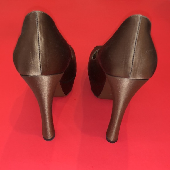 Yves Saint Laurent Satin Pep Toe Pumps - Picture 3 of 6